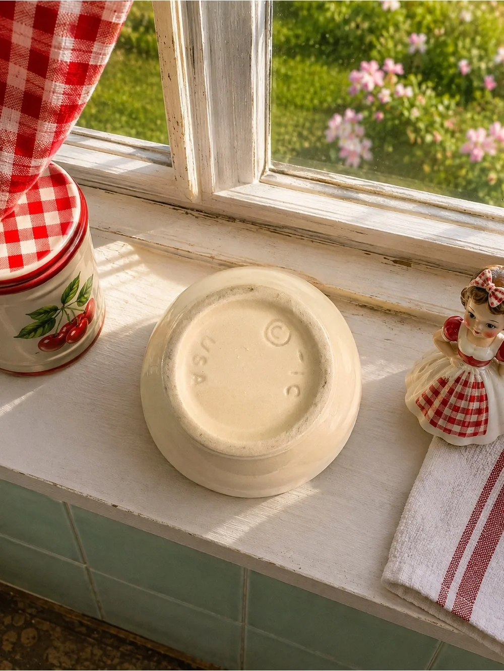 Mccoy Pottery beautiful vintage